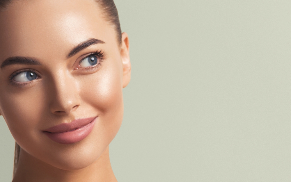 UZUPEŁNIANIE UBYTKÓW OKOLICY SKRONI